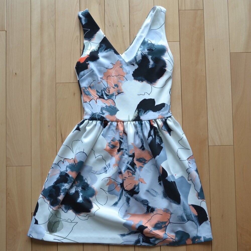 Xhilaration Summer Dress Size 4/6 White Floral